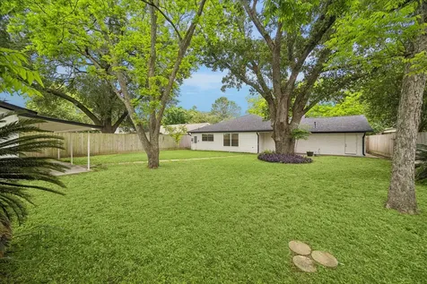 7127 Walkway Street Houston TX 77036