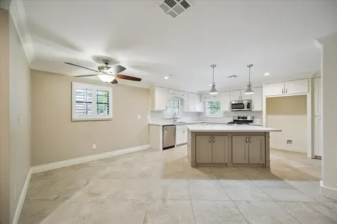7127 Walkway Street Houston TX 77036