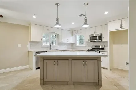 7127 Walkway Street Houston TX 77036