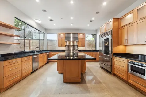 2107 Wroxton Road Houston TX 77005