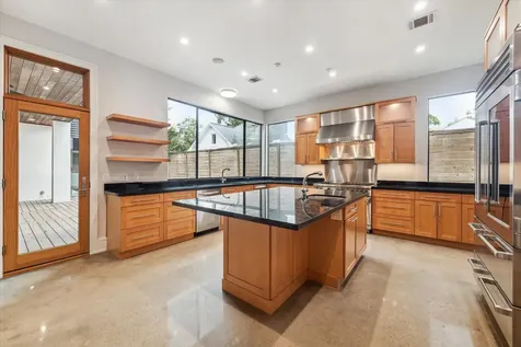 2107 Wroxton Road Houston TX 77005