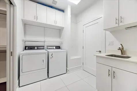 2107 Wroxton Road Houston TX 77005