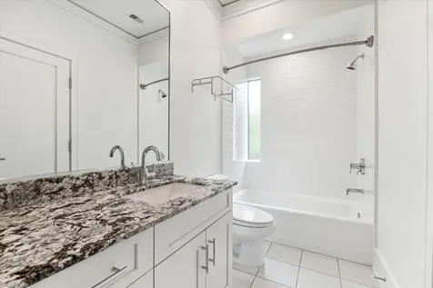 2107 Wroxton Road Houston TX 77005