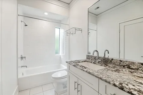 2107 Wroxton Road Houston TX 77005