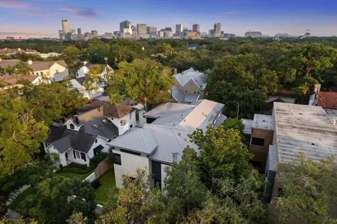 2107 Wroxton Road Houston TX 77005