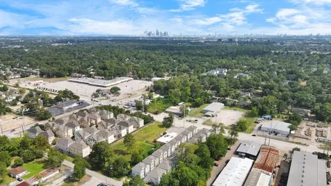 3360 Pinemont Drive Houston TX 77018