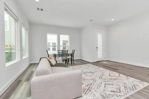 3360 Pinemont Drive Houston TX 77018