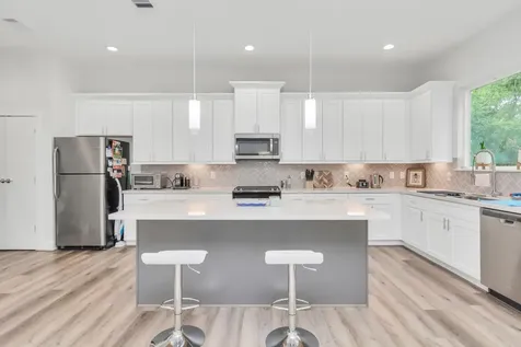 3360 Pinemont Drive Houston TX 77018