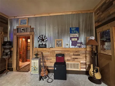 211 W Sabine Street Groesbeck TX 76642