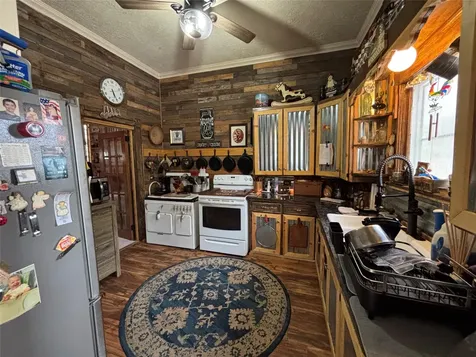 211 W Sabine Street Groesbeck TX 76642