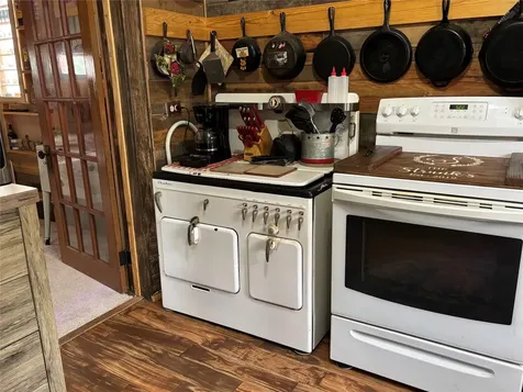 211 W Sabine Street Groesbeck TX 76642