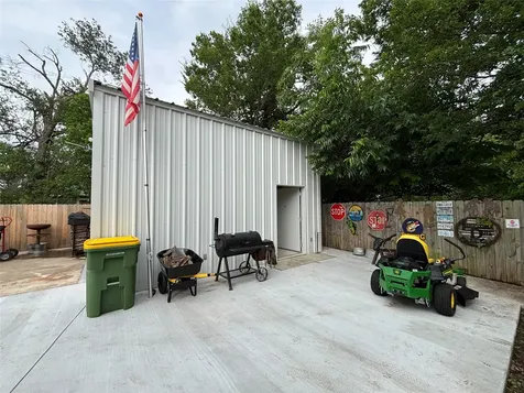 211 W Sabine Street Groesbeck TX 76642