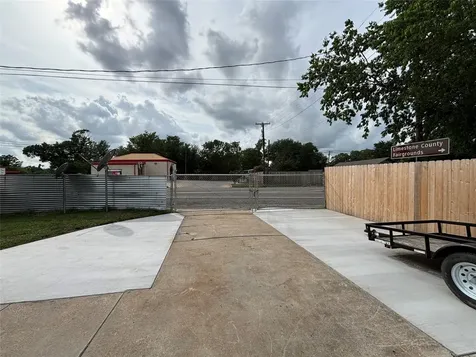 211 W Sabine Street Groesbeck TX 76642