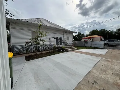 211 W Sabine Street Groesbeck TX 76642