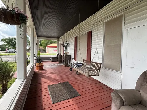 211 W Sabine Street Groesbeck TX 76642