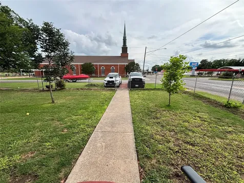 211 W Sabine Street Groesbeck TX 76642