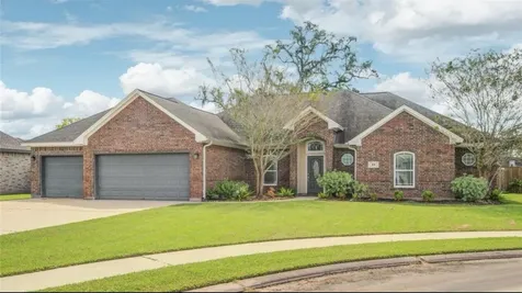 57 Red Maple Court Lake Jackson TX 77566