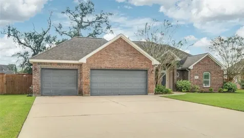 57 Red Maple Court Lake Jackson TX 77566