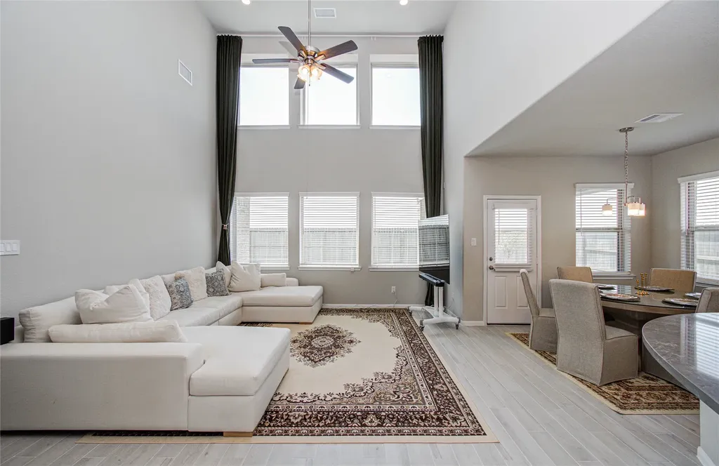 7406 Oakmont Avenue Mont Belvieu TX 77523