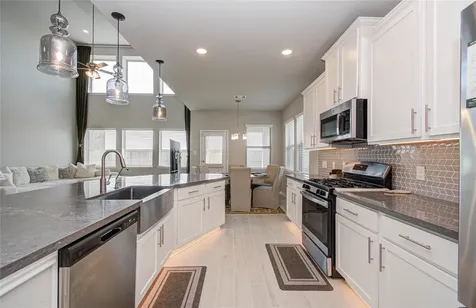 7406 Oakmont Avenue Mont Belvieu TX 77523