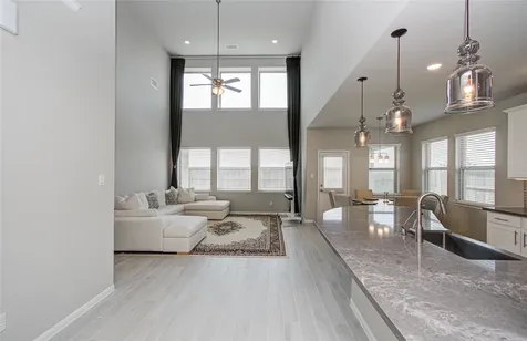 7406 Oakmont Avenue Mont Belvieu TX 77523