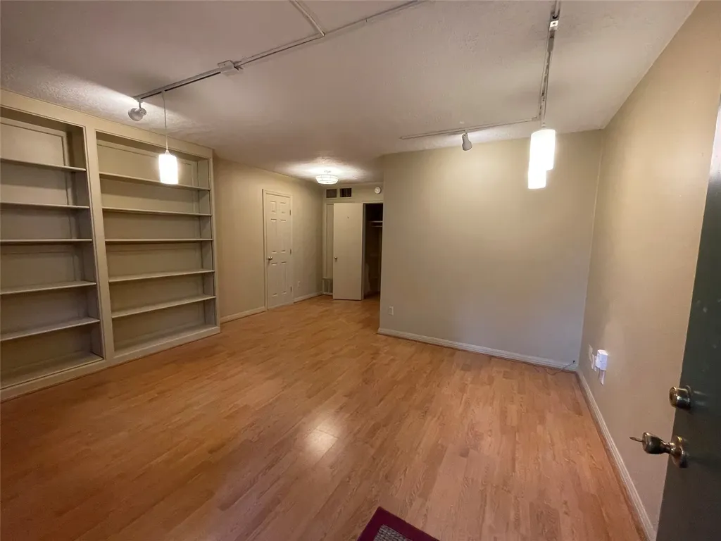 1324 Cortlandt Street 1 Houston TX 77008