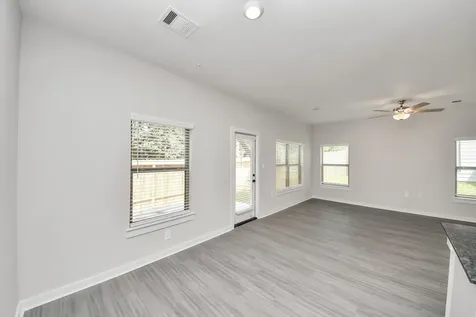 7711 Longmire Road 102 Conroe TX 77304