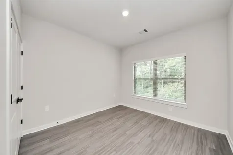 7711 Longmire Road 102 Conroe TX 77304