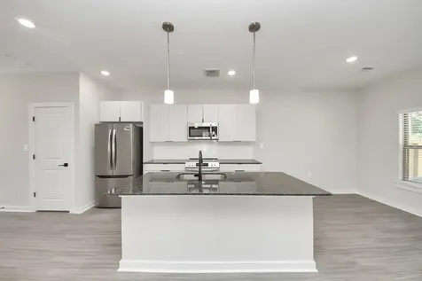 7711 Longmire Road 102 Conroe TX 77304