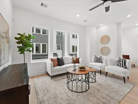253 De Boll Street Houston TX 77022