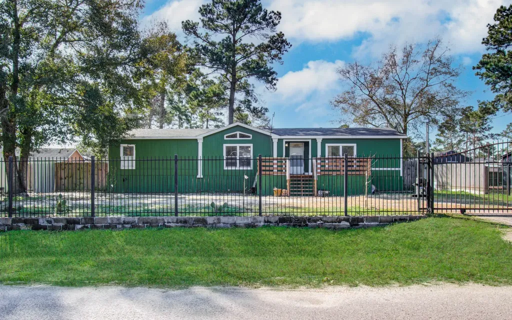 21526 Juliann Alyes Porter TX 77365