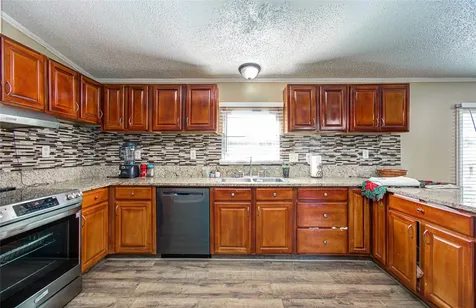 21526 Juliann Alyes Porter TX 77365