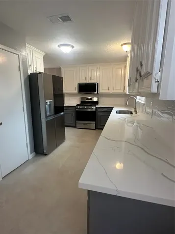501 Cindyrella Drive Highlands TX 77562