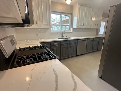 501 Cindyrella Drive Highlands TX 77562