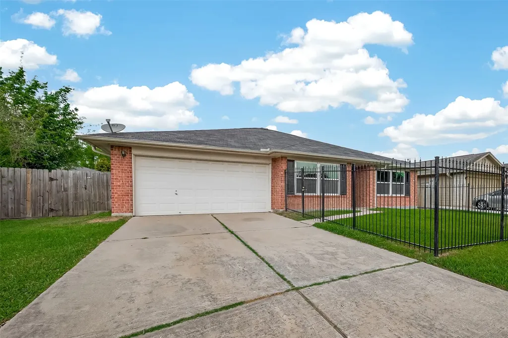 1010 Twisted Elm Court Houston TX 77038