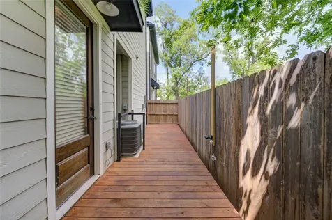 2534 Terry Street Houston TX 77009