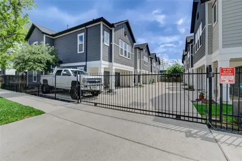 2534 Terry Street Houston TX 77009