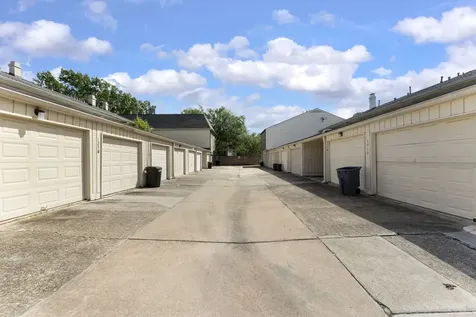 1260 Fountain View Drive 171 Houston TX 77057
