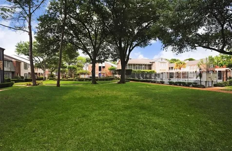 1260 Fountain View Drive 171 Houston TX 77057