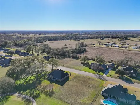 135 Lawrence Marshall Drive Hempstead TX 77445