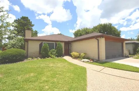 703 Flower Field Court Pearland TX 77584
