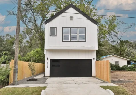 9349 Lavender Street North Houston TX 77016