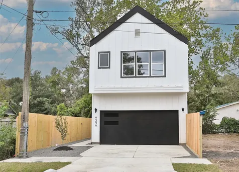 9349 Lavender Street North Houston TX 77016