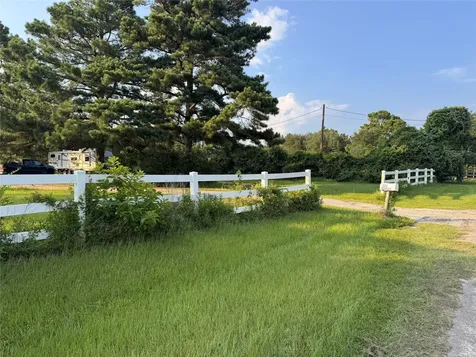 21269 Bracewell Road Bedias TX 77831