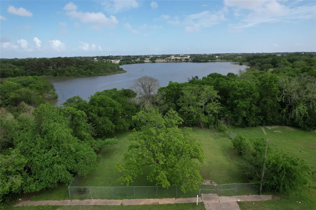 206 Avenue L Baytown TX 77520