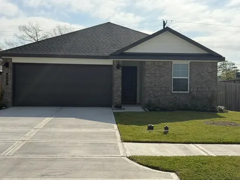 523 Robin Street Angleton TX 77515