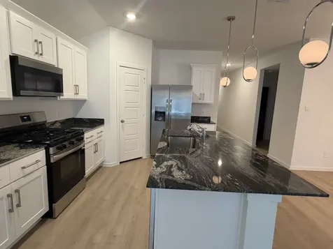 523 Robin Street Angleton TX 77515