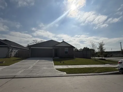 523 Robin Street Angleton TX 77515