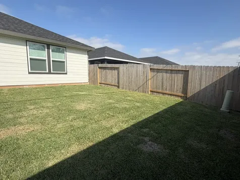 523 Robin Street Angleton TX 77515