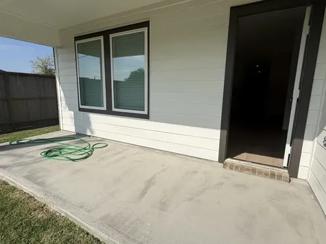 523 Robin Street Angleton TX 77515